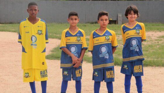 Projeto esportivo social de BH recebe uniformes doados pelo Grupo Hinova